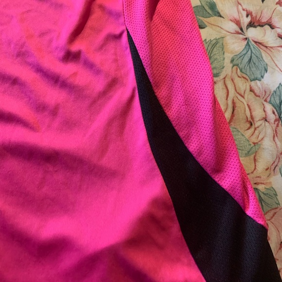 Puma Women's Bright Pink Short Sleeve Tee Size Medium - Picture 4 of 13